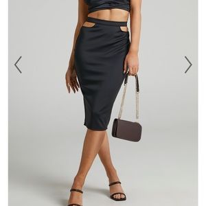 NWT Waist cut out midi skirt with slit in the back